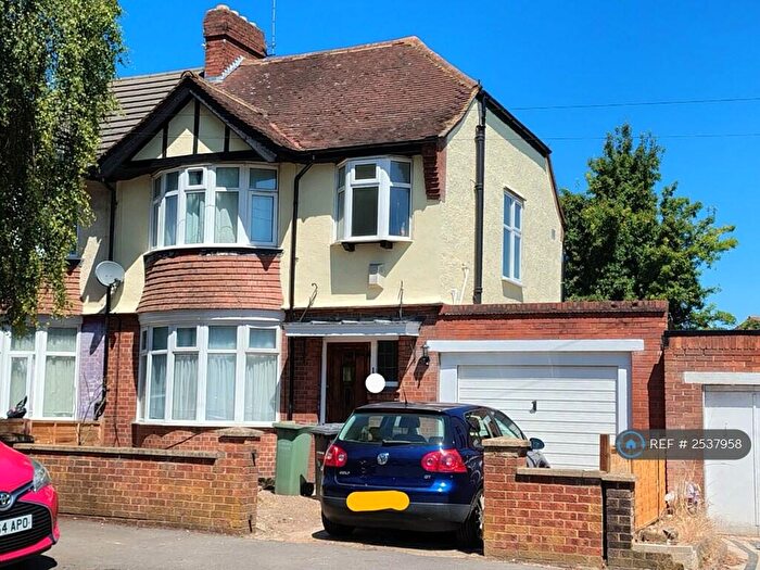 3 Bedroom Semi-Detached House To Rent In Alexandra Avenue, Luton, LU3