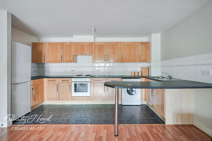 2 Bedroom Apartment To Rent In Lowestoft Mews, London, E16