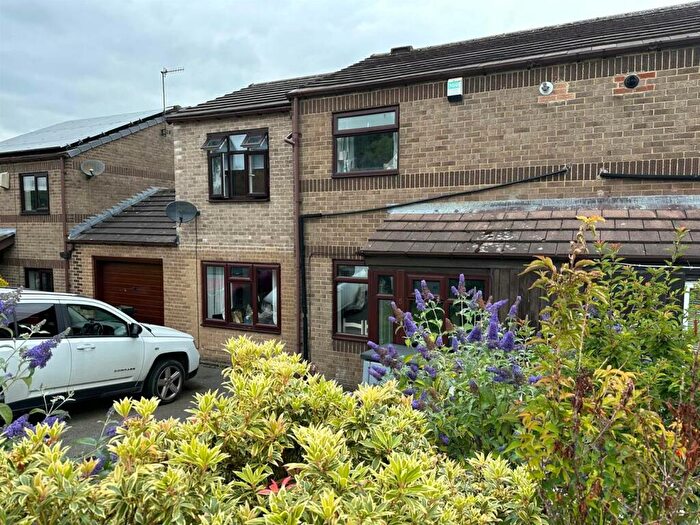 3 Bedroom Terraced House To Rent In Sycamore Grove, Eastburn, BD20