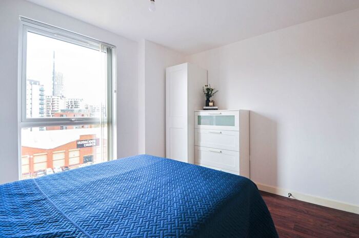 3 Bedroom Flat To Rent In Sillavan Way, Salford, M3