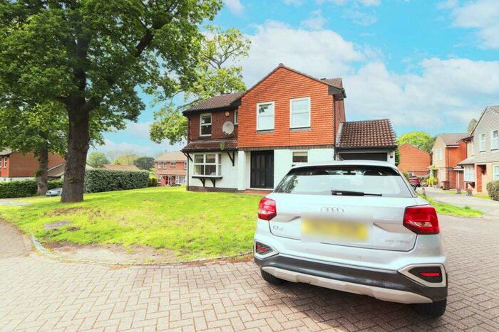 4 Bedroom Detached House To Rent In Northcliffe Close, Worcester Park, KT4