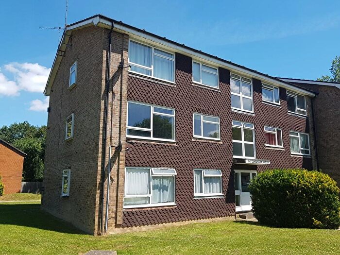 2 Bedroom Flat To Rent In Skipton Way, Horley, RH6