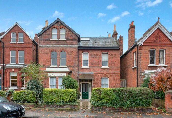 2 Bedroom Flat To Rent In Knatchbull Road Camberwell, SE5