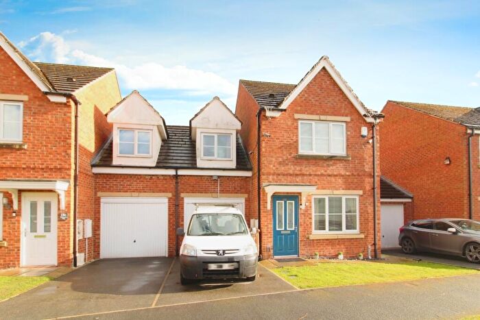 3 Bedroom Semi-Detached House To Rent In Whinmoor Way, Leeds, West Yorkshire, LS14