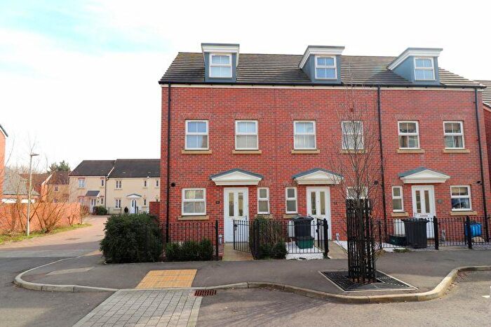 3 Bedroom Town House To Rent In Snetterton Heath Kingsway, Gloucester, GL2