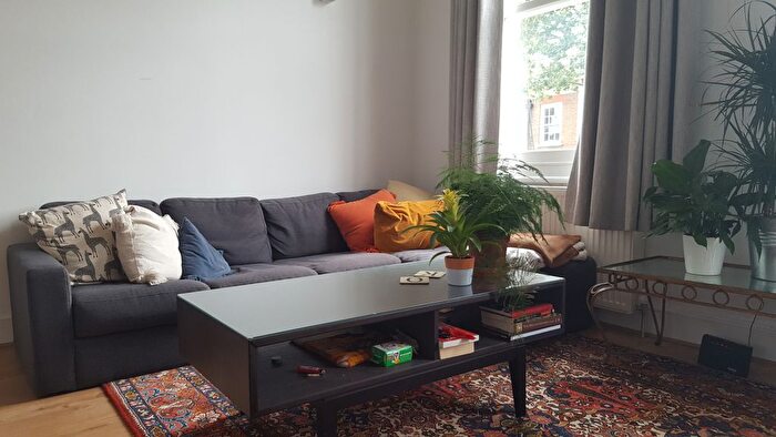 2 Bedroom Maisonette To Rent In Stoke Newington High Street, London, N16