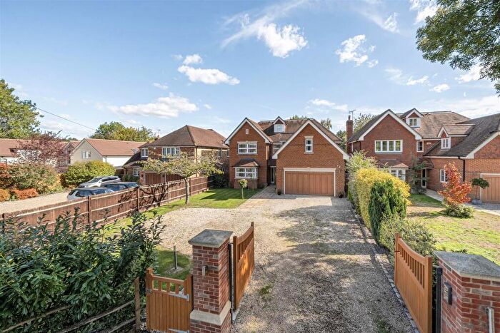 5 Bedroom Detached House For Sale In Nash Grove Lane, Finchampstead, Berkshire, RG40