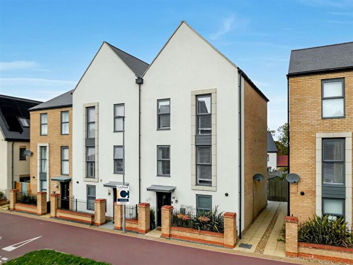 4 Bedroom End Terrace House For Sale In Barrosa Way, Whitehouse, Milton Keynes, MK8