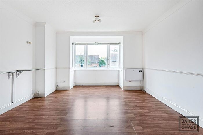1 Bedroom Flat For Sale In Bullsmoor Lane, Enfield, EN1