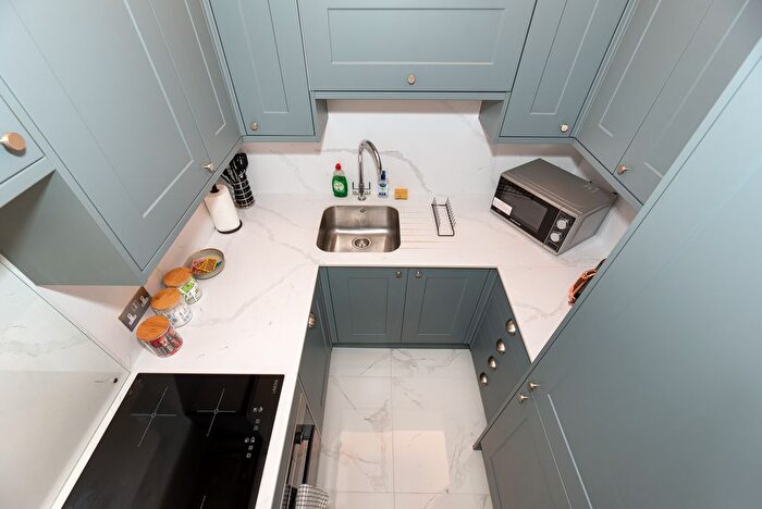2 Bedroom Flat To Rent In Collingham Place, Gloucester Road, SW5