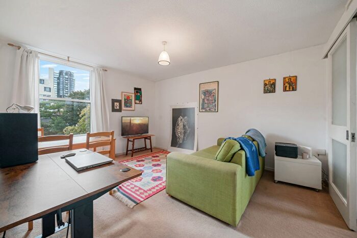 1 Bedroom Maisonette For Sale In Clifton Terrace, London, N4