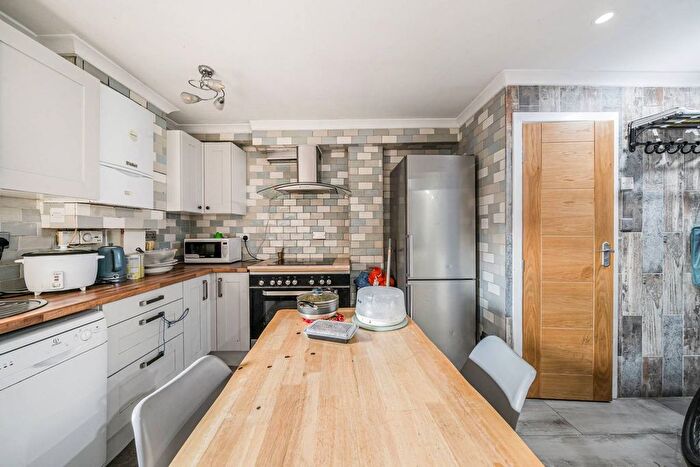 3 Bedroom Flat For Sale In Russell Road, Tottenham, London, N15