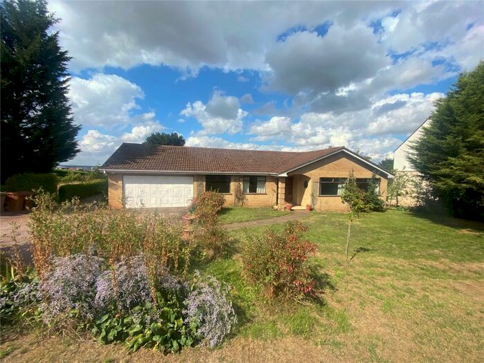 4 Bedroom Bungalow For Sale In Hall Drive, Canwick, Lincoln, Lincolnshire, LN4