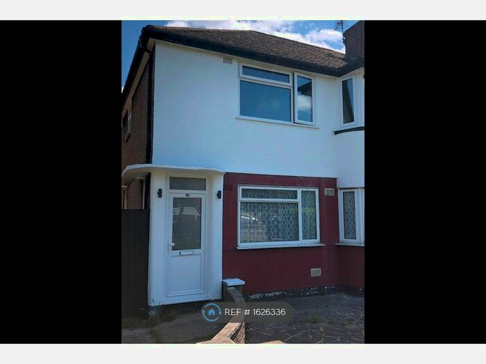 2 Bedroom Flat To Rent In Taunton Way, Stanmore, HA7