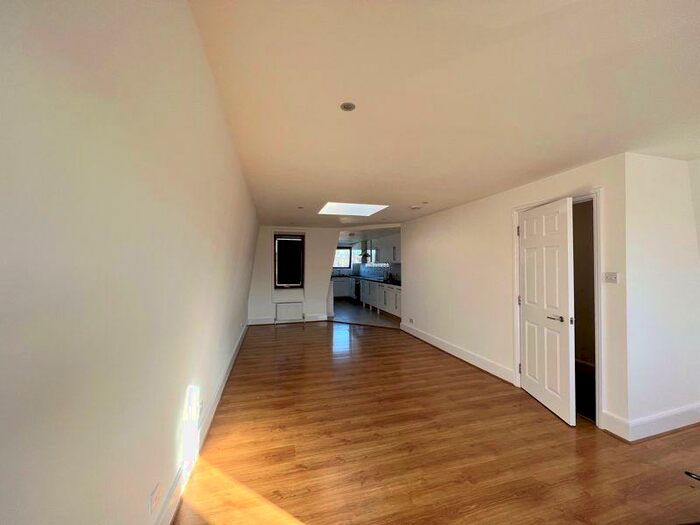 2 Bedroom Apartment To Rent In East Barnet Road, EN4