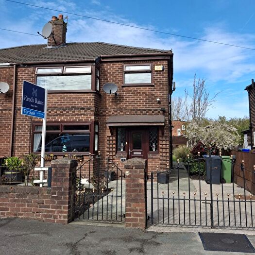 2 Bedroom Semi Detached House For Sale In Timperley Fold, Ashton-Under-Lyne, Greater Manchester, OL6