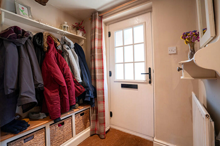 4 Bedroom Cottage For Sale In High Green, Lepton, Huddersfield, HD8