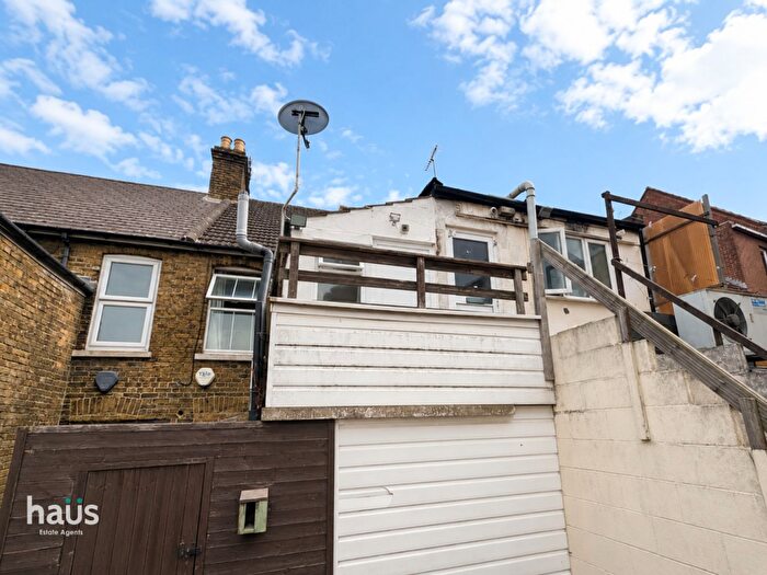 1 Bedroom Flat To Rent In Station Road, Rainham, Gillingham, ME8