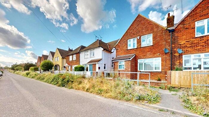 4 Bedroom Semi-detached House For Sale In Kingsclere Road, Basingstoke, Hampshire, RG21