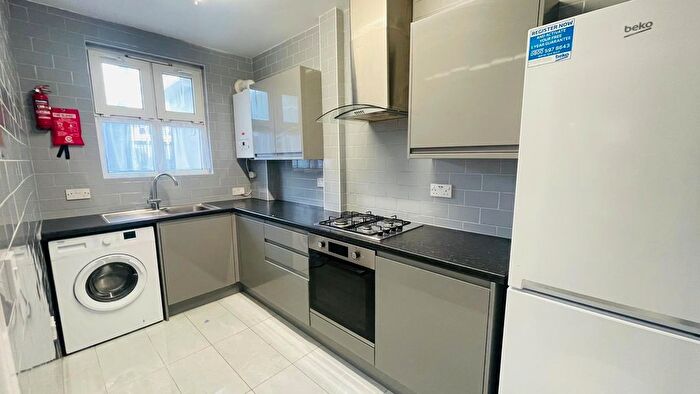 3 Bedroom Flat To Rent In Nestor House, London, E2