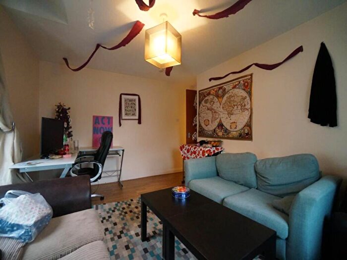 1 Bedroom Apartment To Rent In York Place, Bangor, LL57