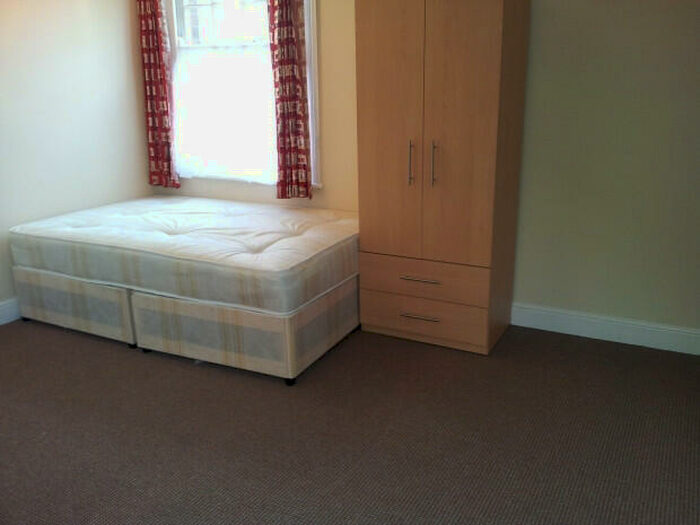10 Bedroom House To Rent In Regent Park Avenue, Leeds, LS6