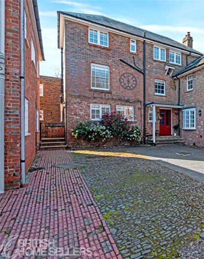 4 Bedroom House For Sale In High Street, Dormansland, Lingfield, Surrey, RH7