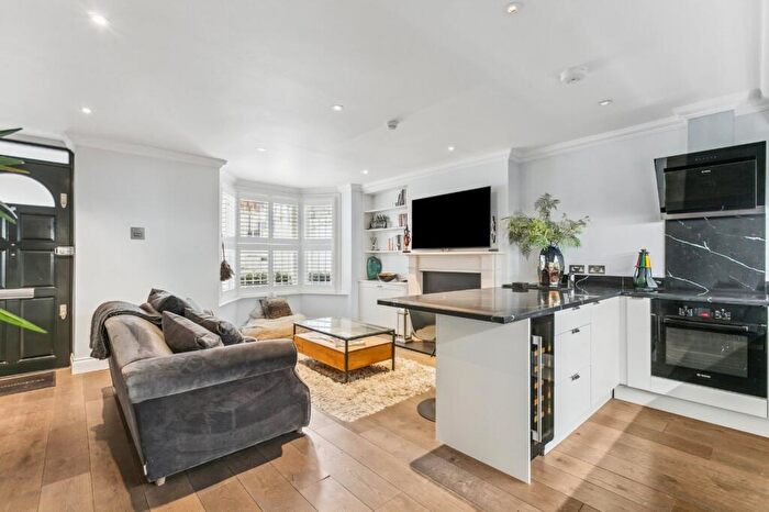 1 Bedroom Flat To Rent In Burnaby Street, West Brompton, SW10