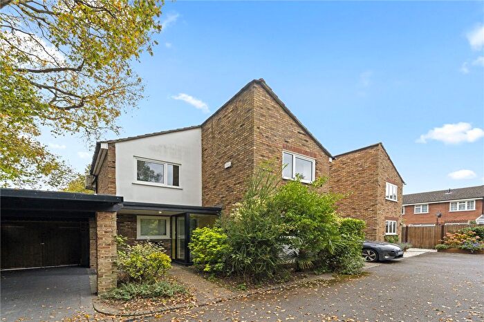 4 Bedroom Country House For Sale In Acacia Road, Hampton, TW12