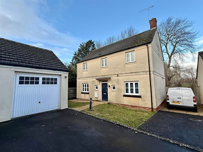 4 Bedroom Detached House For Sale In Webbs Close, Melksham, SN12