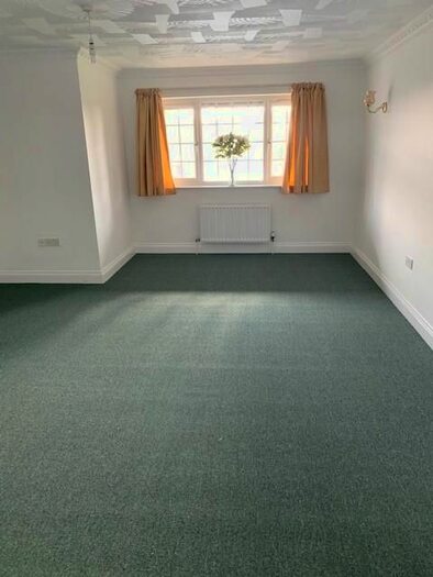 3 Bedroom Detached Bungalow To Rent In Bath Road, Calcot, Reading, RG31