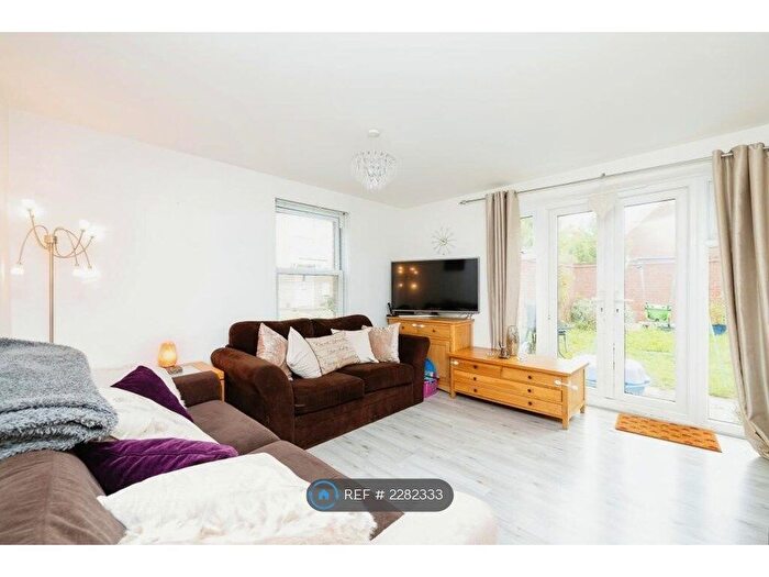 3 Bedroom Semi-Detached House To Rent In Kempton Close, Chesterton, Bicester, OX26