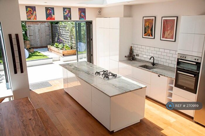 3 Bedroom Terraced House To Rent In North Finchley, North Finchley, N12