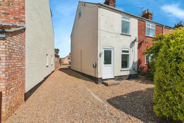 3 Bedroom End Of Terrace House For Sale In The Street, Beccles, Suffolk, NR34