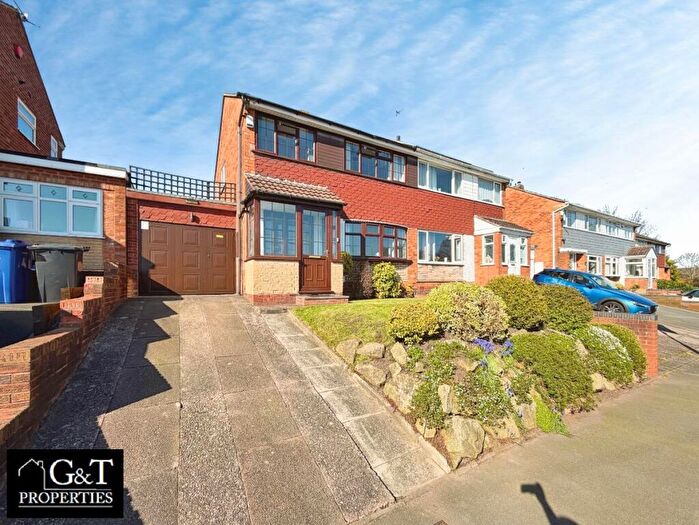 3 Bedroom Semi Detached House For Sale In Sunnymede Road, Kingswinford, DY6