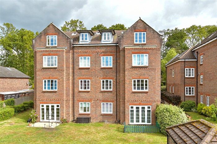 1 Bedroom Flat For Sale In Gatton Park Road, Redhill, Surrey, RH1