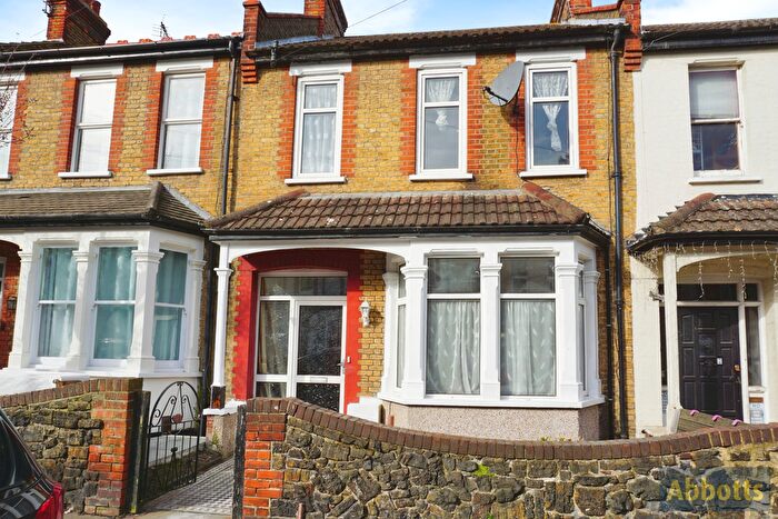 4 Bedroom Property To Rent In Glenwood Avenue, Westcliff-On-Sea, SS0