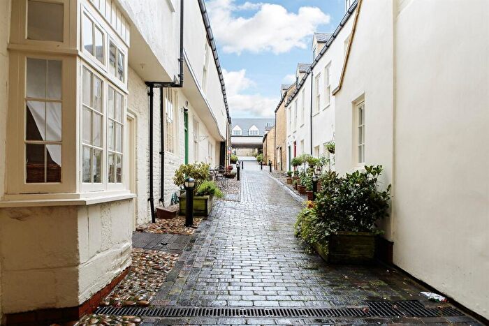 2 Bedroom Apartment To Rent In White Hart Mews, High Street, Chipping Norton, OX7
