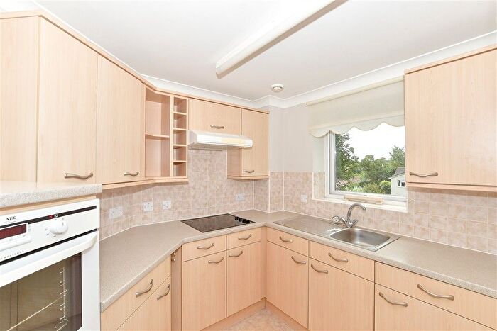 1 Bedroom Flat For Sale In Grange Road, Uckfield, East Sussex, TN22