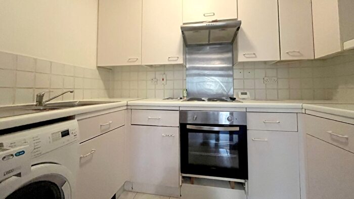 1 Bedroom Flat For Sale In Kingswood Drive, Sutton, SM2