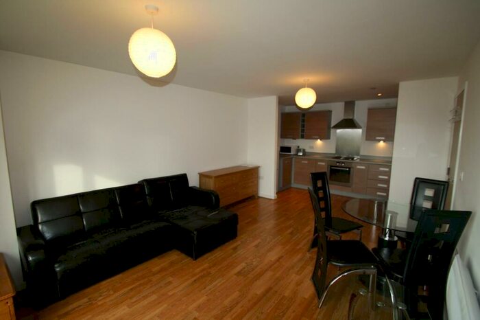 2 Bedroom Flat To Rent In Bouverie Court, Leeds, West Yorkshire, Uk, LS9