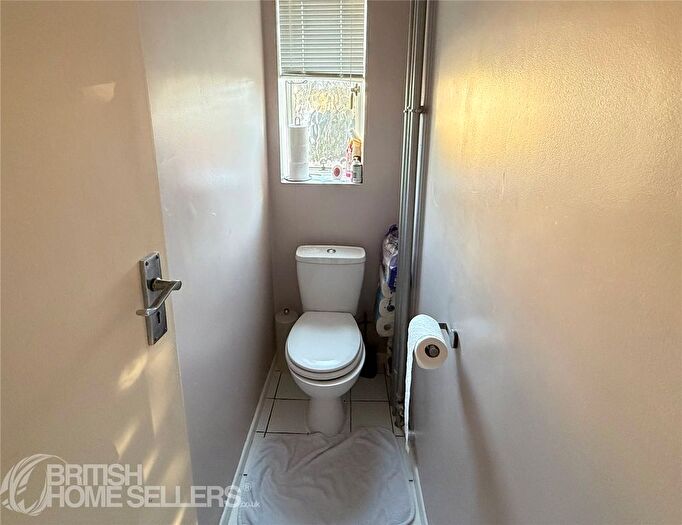 2 Bedroom Flat For Sale In Gervis Road, Bournemouth, Dorset, BH1