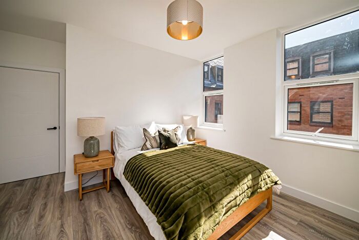 2 Bedroom Flat For Sale In Elm House, The Grove, Slough, SL1