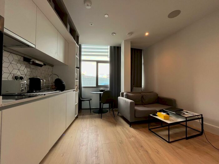 Apartment To Rent In Addlestone, KT15