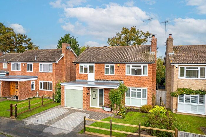 4 Bedroom Detached House For Sale In Bakers Close, Lingfield, RH7