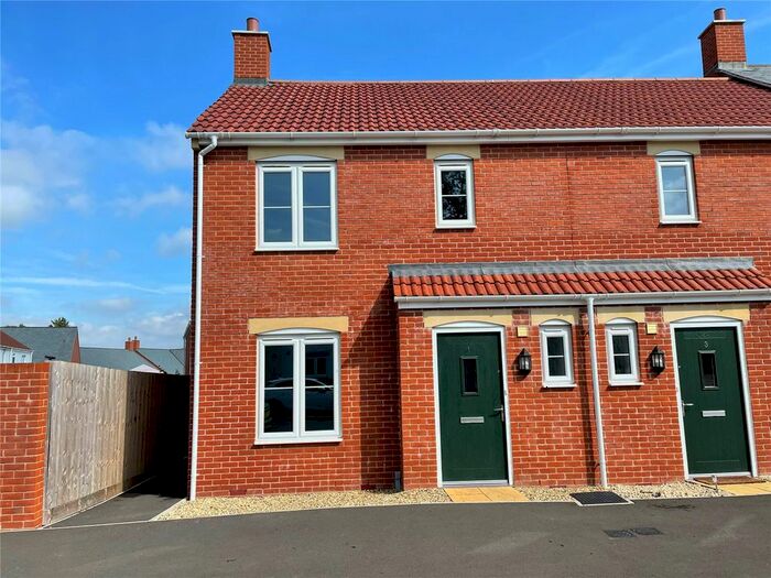 2 Bedroom End Of Terrace House For Sale In Broad Street, Chard, Somerset, TA20