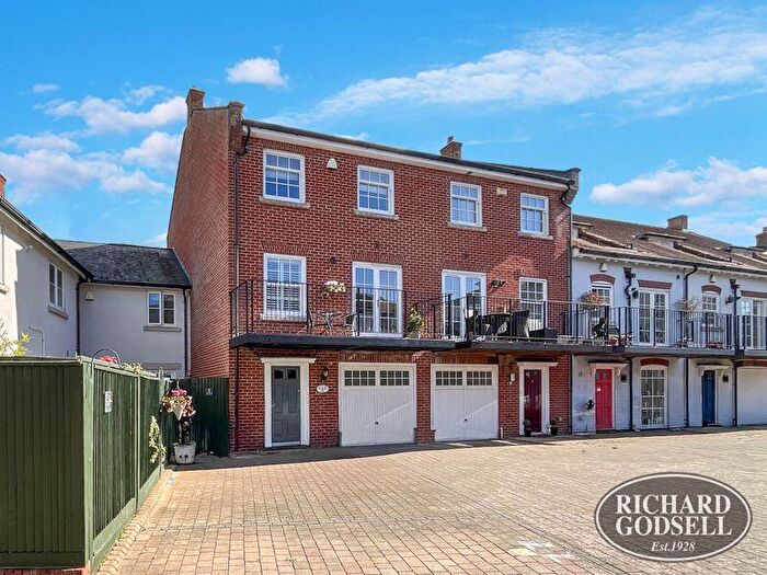 3 Bedroom End Of Terrace House For Sale In Christchurch Town Centre, BH23