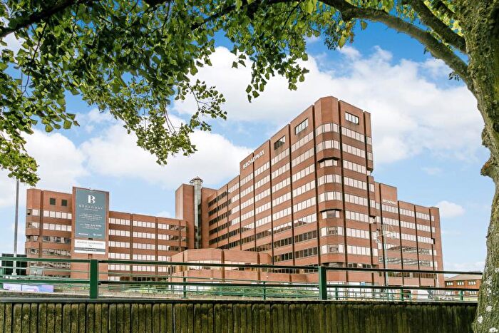 1 Bedroom Apartment To Rent In Broadway Apts, Broad Street, B15