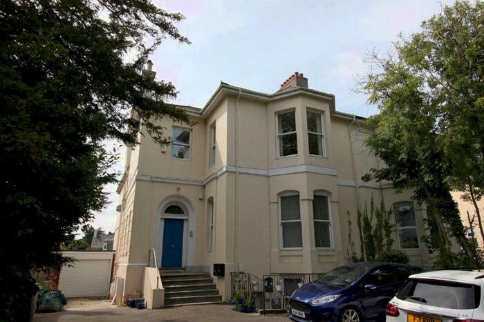 3 Bedroom Apartment To Rent In Mannamead Road, Mannamead, PL3