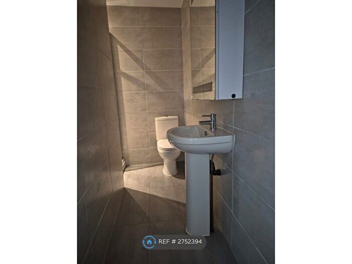 Studio To Rent In Stockport, Stockport, SK2